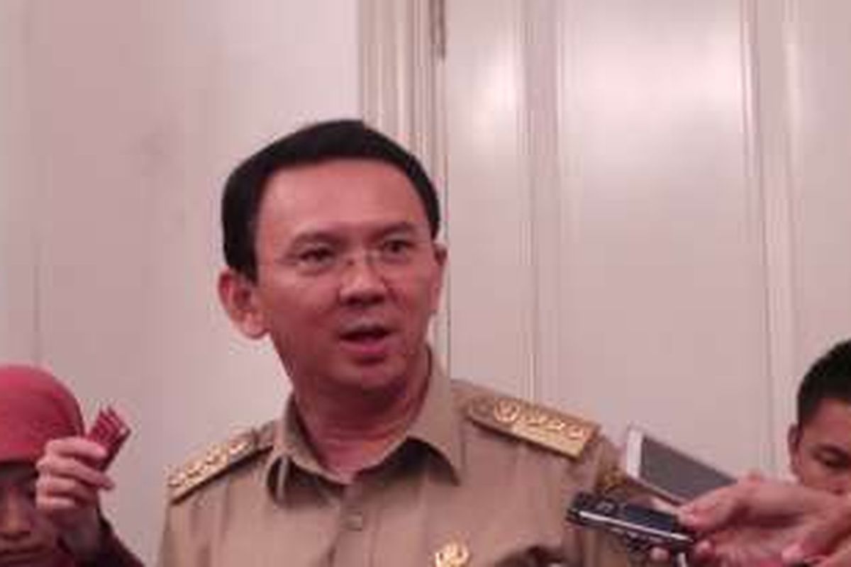 Gubernur DKI Jakarta Basuki Tjahaja Purnama saat wawancara wartawan, di Balai Kota, Senin (29/2/2016). 