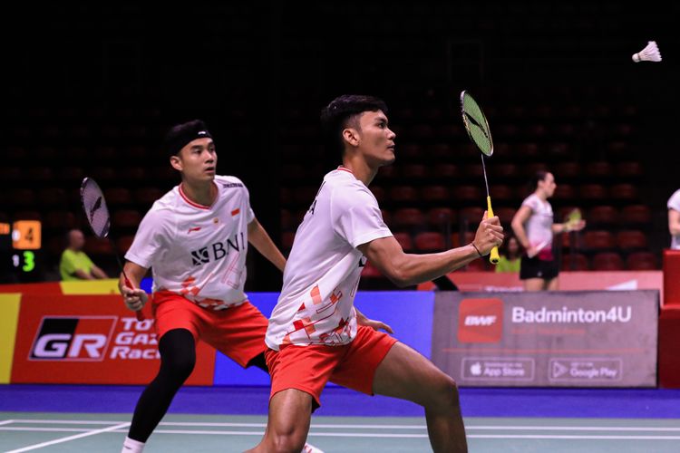 Muhammad Shohibul Fikri/Bagas Maulana saat bertanding pada babak 16 besar Thailand Open 2023 melawan Satwiksairaj Rankireddy/Chirag Shetty (India) di Indoor Stadium Huamark, Rabu (31/5/2023). Fikri/Bagas menjadi satu-satunya harapan Indonesia pada final Thailand Open 2023.