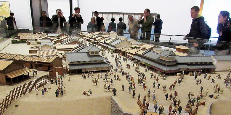 Maket permukiman, pasar, dan jalan utama di Edo dari Nihonbashi pada Zaman Edo di Museum Edo-Tokyo, Tokyo, Jepang.