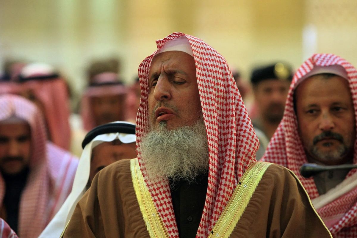 Mufti Besar Kerajaan Arab Saudi, Syekh Abdulaziz bin Abdullah bin Muhammad Al-Sheikh.