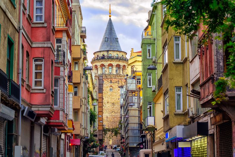 Menara Galata di kawasan Old Town Istanbul, Turki. 