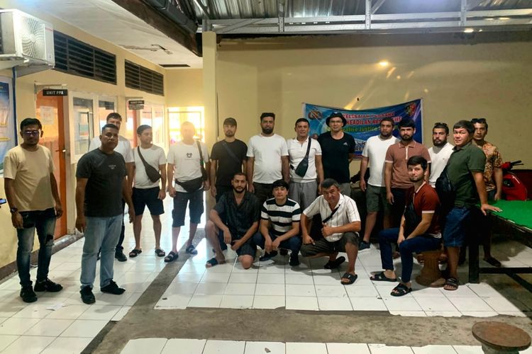 16 WN Uzbekistan Terdampar di Alor, Diduga Hendak Diselundupkan ke Australia