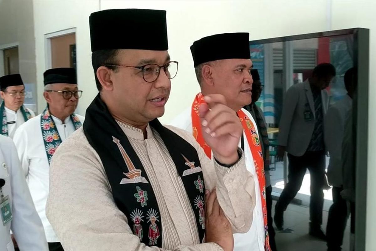 Gubernur DKI Jakarta Anies Baswedan di RSUD Koja, Jakarta Utara