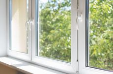 Tiga Penyebab Kaca Jendela di Rumah Anda Alami Keretakan
