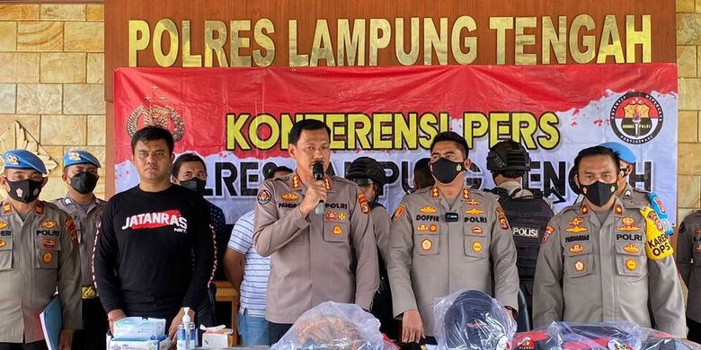 Konferensi pers kasus penembakan polisi oleh polisi di Lampung Tengah, Senin (5/9/2022).