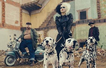 Aktris Emma Stone sebagai Cruella de Vil dalam film Cruella. Film ini dijadwalkan tayang pada 2021.