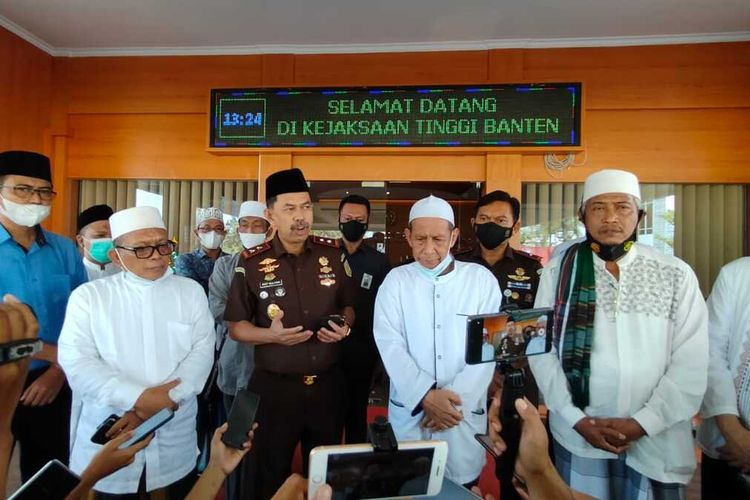 Ulama dan pendiri Provinsi Banten meminta Kejaksaan untuk mengusut tuntas kasus dugaan korupsi dana hibah ponpes (pondok pesantren) di Banten tahun anggaran 2018 dan 2020, termasuk aktor intelektualnya. Para ulama mendatangi Kejati Banten, Selasa (08/06/2021). 