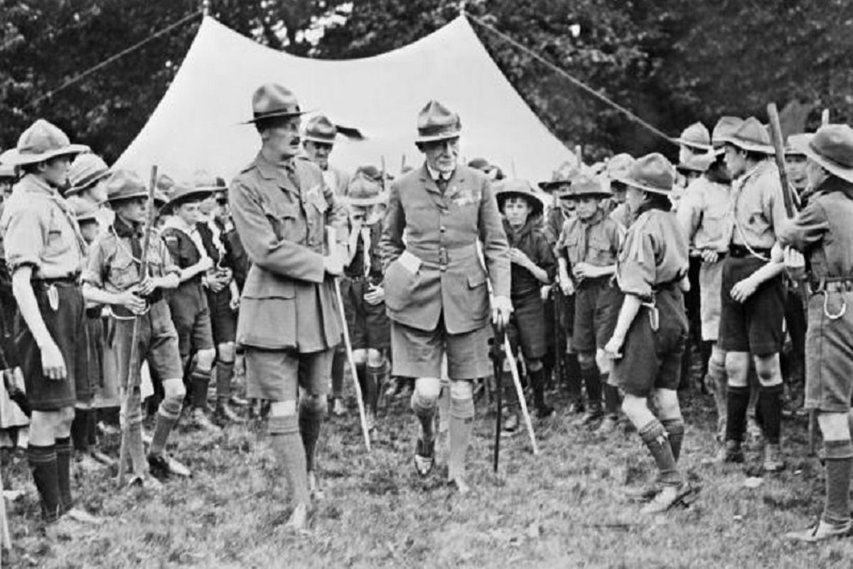 Robert Baden-Powell atau kemudian dikenal sebagai Lord Baden-Powell merupakan pencetus gerakan pramuka pada 1907. 