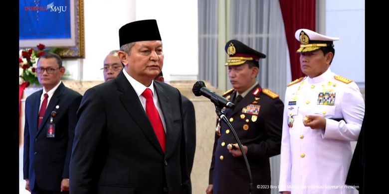 Komjen Rycko Amelza Dahniel dilantik sebagai Kepala Badan Nasional Penanggulangan Terorisme (BNPT) oleh Presiden Joko Widodo di Istana Negara, Senin (3/4/2023).