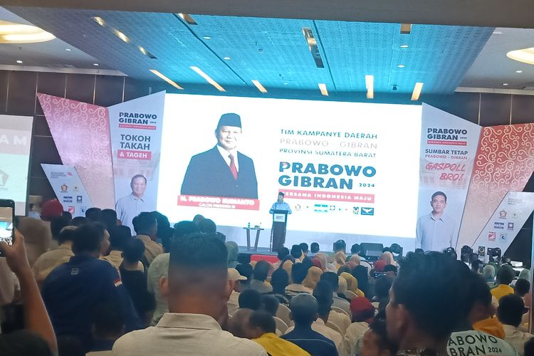 Pranowo berorasi di hadapan para relawan dan pendukungnya di Padang, Sumbar, Sabtu (9/12/2023)