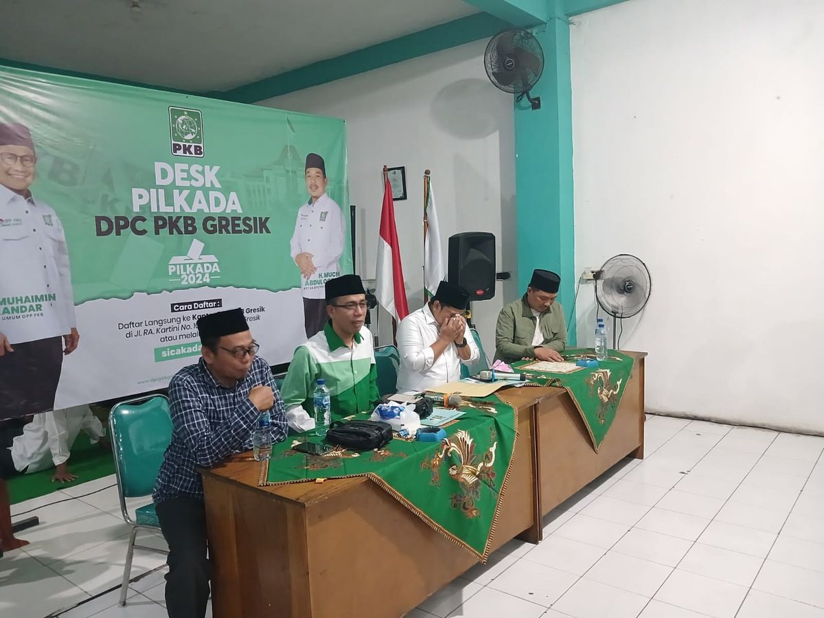 Ditunjuk oleh PKB Maju pada Pilkada Gresik 2024, Syahrul Munir Menangis