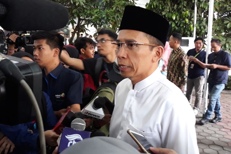 Muhammad Zainul Majdi alias Tuan Guru Bajang (TGB) melayat ke rumah duka Ani Yuhdoyono di Puri Cikeas, Bogor, Jawa Barat, Minggu (2/6/2019). 