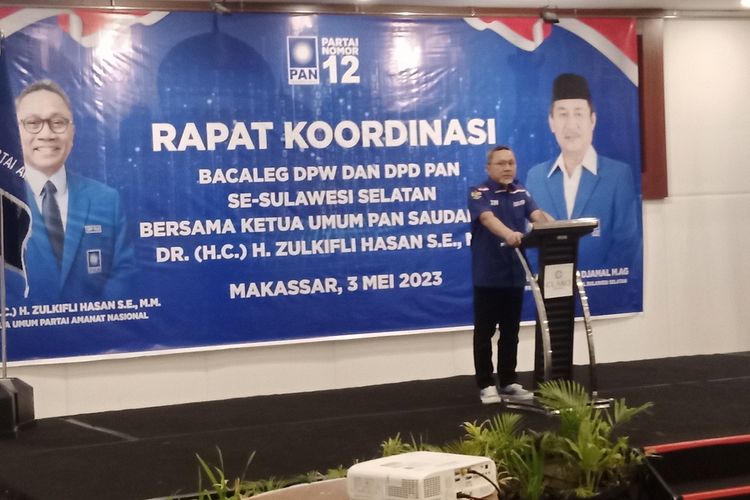 Ketua Umum (Ketum) Partai Amanat Nasional (PAN), Zulkifli Hasan melakukan koordinasi dengan kader partainya se Sulawesi Selatan di Hotel Claro, Makassar, Rabu (3/5/2203). 