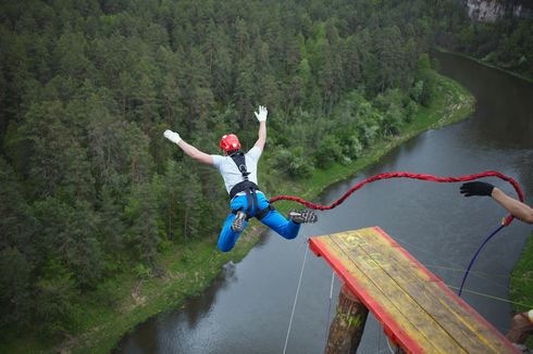 Tali Bungee Jumping di Thailand Putus, Turis Selamat karena Bisa Renang