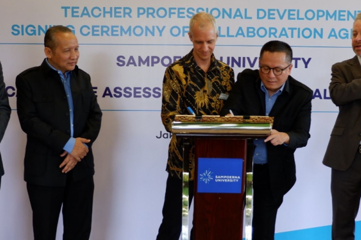 Penandatanganan kerjasama antara Cambridge Assessment International Education dengan Putera Sampoerna Foundation (PSF), Senin (12/3/2018), di Sampoerna University L?Avenue Campus, Jakarta. 