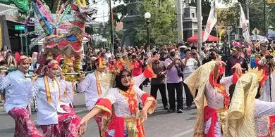 Tangis Haru dan Bangga Warga Semarang Saksikan Pawai Taaruf MTQ Nasional XXXI 