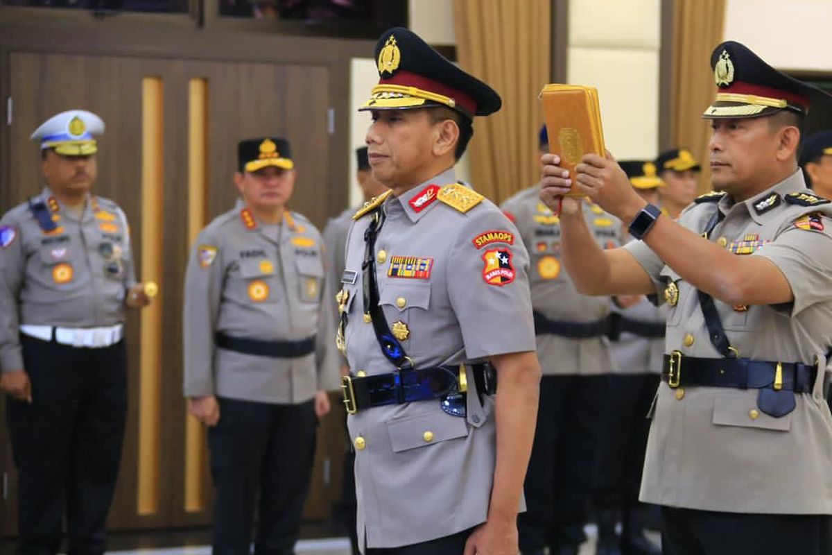 Mini yubkada mushuk iti uslubida Qiziqarli porno rasmlar