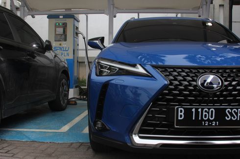 Isi Daya Mobil Listrik Lexus UX 300e, Cuma Rp 70.000-an