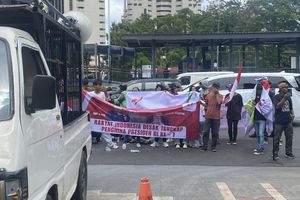 Roy Suryo dkk Diperiksa sebagai Tersangka, 2 Kelompok Demo di Depan Polda Metro