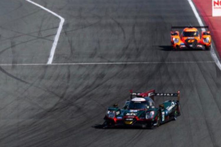 Mobil JOTA Sport yang dikendarai Sean Gelael dmelintas di trek Sirkuit Dubai Autodrome, Sabtu (13/2/2021).