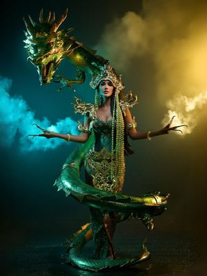Vina Anggi Sitorus tampil memukau dengan kostum bertema Nyi Roro Kidul di Miss Grand International 2025. Ini detailnya.
