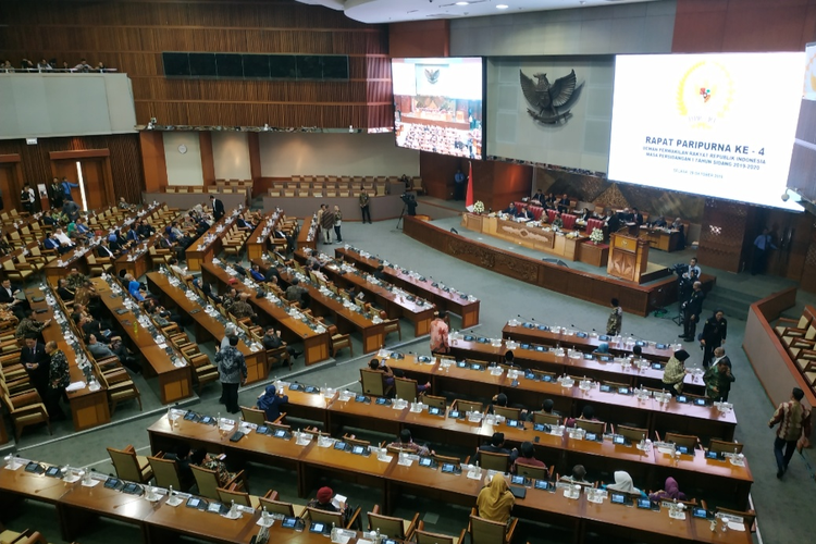 DPR RI menggelar rapat paripurna ke-4 masa persidangan I Tahun 2019-2020 di Kompleks Parlemen, Senayan, Jakarta, Selasa (29/10/2019). 
