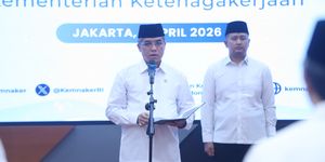 Menteri Ketenagakerjaan (Menaker) Yassierli melantik dan mengambil sumpah jabatan 12 pejabat pimpinan tinggi pratama di Kementerian Ketenagakerjaan (Kemnaker), Jakarta, Selasa (7/4/2026).
