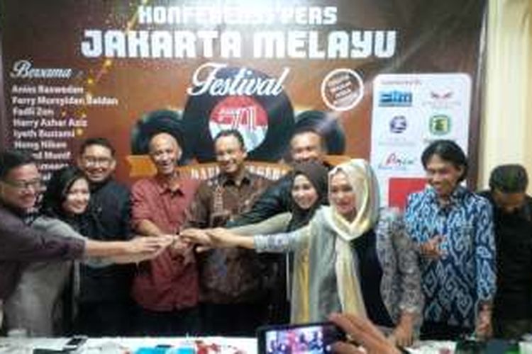 Para pembicara yang hadir dalam jumpa pers Jakarta Melayu Festival di rumah makan Pempekita, di Jalan Tebet Timur Dalam Raya, Jakarta Selatan, Rabu (10/8/2016). Acara tersebut akan digelar di Ancol Beach City, Jakarta Utara pada 20 Agustus 2016.