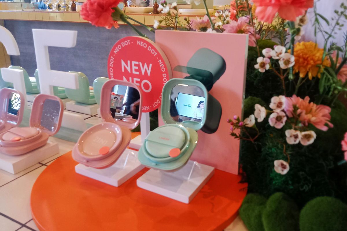 Merek kecantikan asal Korea Selatan, Laneige, menghadirkan inovasi terbaru melalui Neo Cushion 2.0 yang lebih ringan dan sehat di kulit.