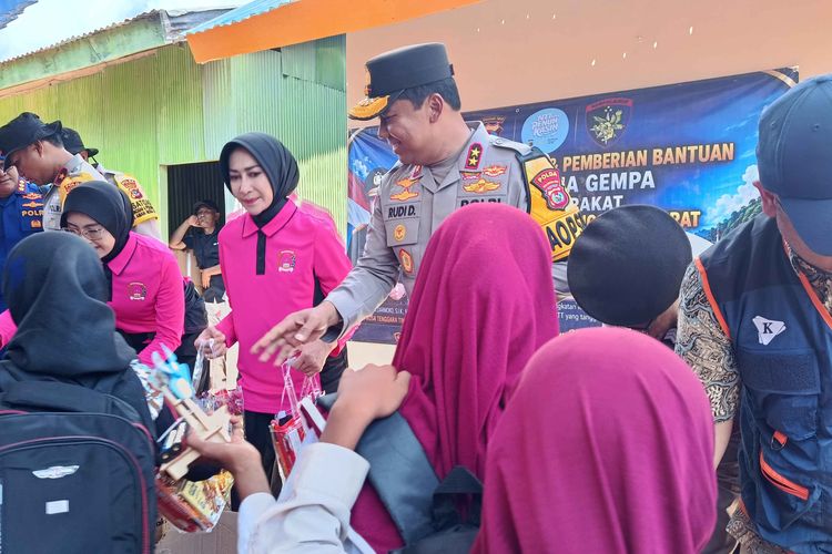 Guru Curhat ke Kapolda NTT: Sekolah di Kukusan Tak Layak, Pernah Belajar di Bawah Pohon