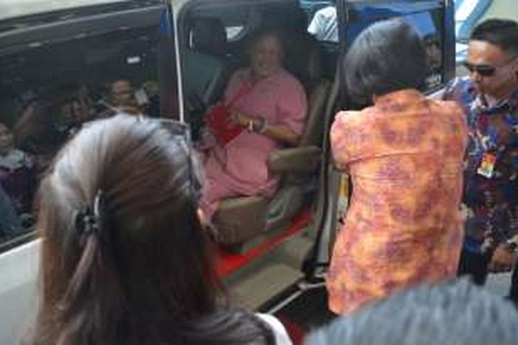 Putri Raja Thailand tiba di Bandara Babullah Ternate, Maluku Utara selanjutnya menuju hotel, Selasa (8/3/2016)