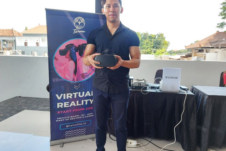 I Wayan Novayana, omner D' Lontar Virtual Reality.