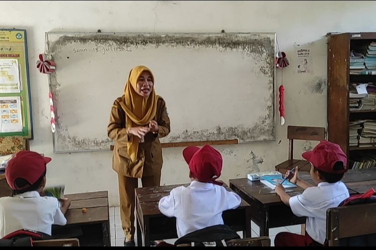 Pemandangan Tak Biasa Hari Pertama Masuk Sekolah di SDN Bintoro 16 Demak