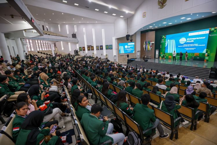 MenKopUKM Teten Masduki dalam acara Entrepreneur Hub di Universitas Sumatera Utara (USU), Medan, Senin (15/5).
