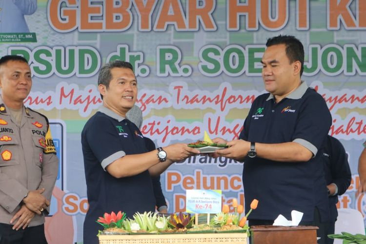 Bupati Blora Arief Rohman meresmikan inovasi layanan kesehatan SI SEDAP di HUT ke-74 RSUD Dr. R. Soetijono, Kamis (25/4/2024).