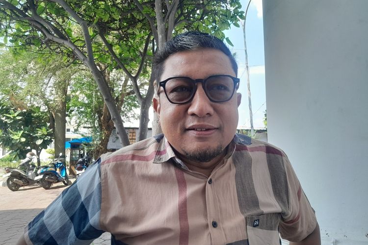 Dari Era Mesin Tik hingga AI, Kisah Wartawan 61 Tahun di Karawang yang Tetap Semangat Berburu Berita