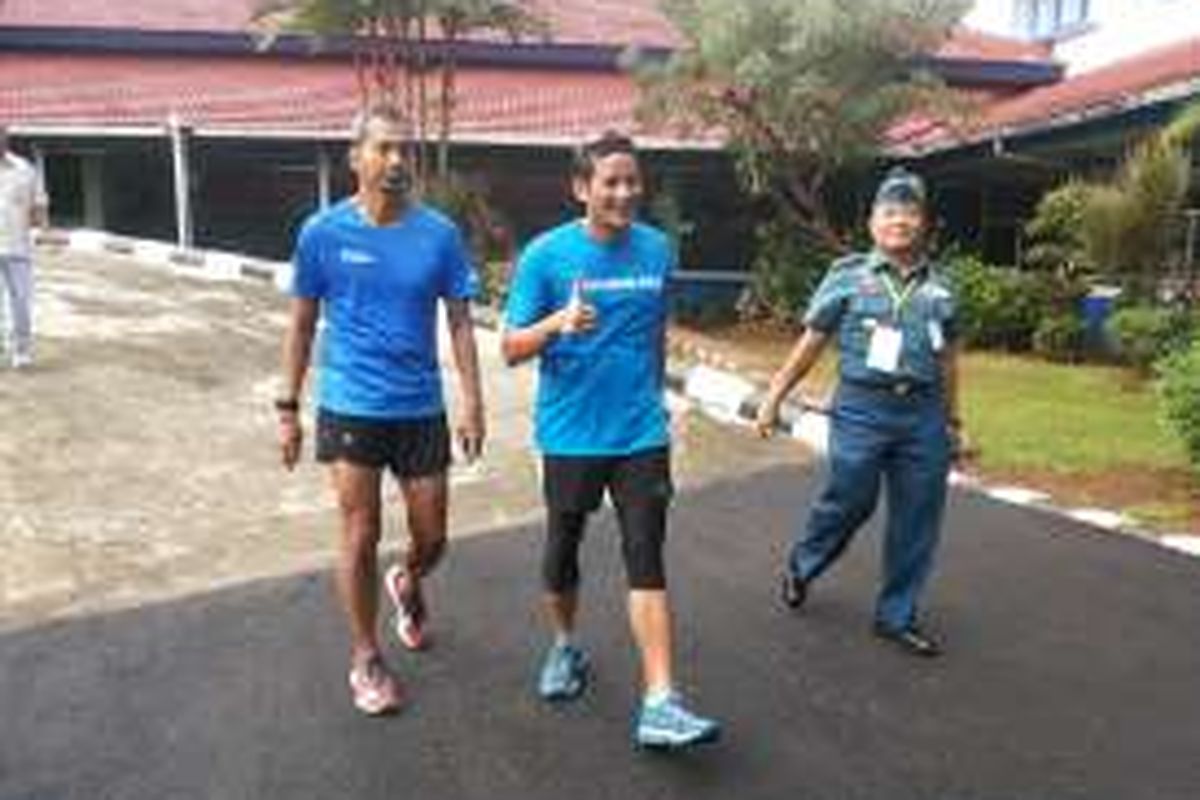 Bakal calon wakil gubernur DKI Jakarta Sandiaga Uno terpantau saat tiba di lokasi tes psikologi dengan berlari, Minggu (25/9/2016) pagi. Ia mengaku berlari dari rumahnya di Jalan Senopati, Kebayoran Baru, Jakarta Selatan menuju lokasi tes psikologi di RSAL Mintohardjo, Bendungan Hilir, Jakarta Pusat.