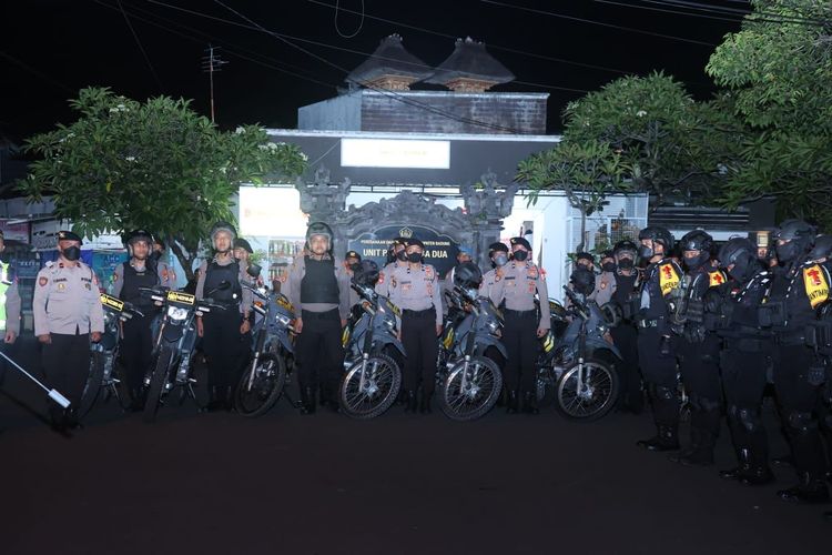 Polri menggelar patroli skala sedang untuk mempertebal keamanan jelang KTT G20 pada Minggu (13/11/2022) malam.