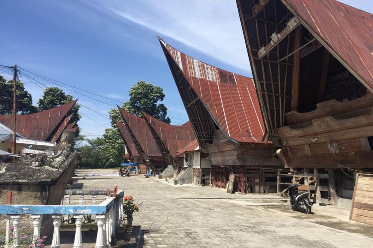 Pemerintah Bakal Rehabilitasi Rumah Adat di Kampung Ulos Samosir