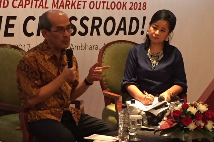 Ekonom senior Institute fot Development of Economics and Finance, Faisal Basri, saat mengisi acara MNC Sekuritas di Ambhara Hotel, Jakarta Selatan, Kamis (9/11/2017). 