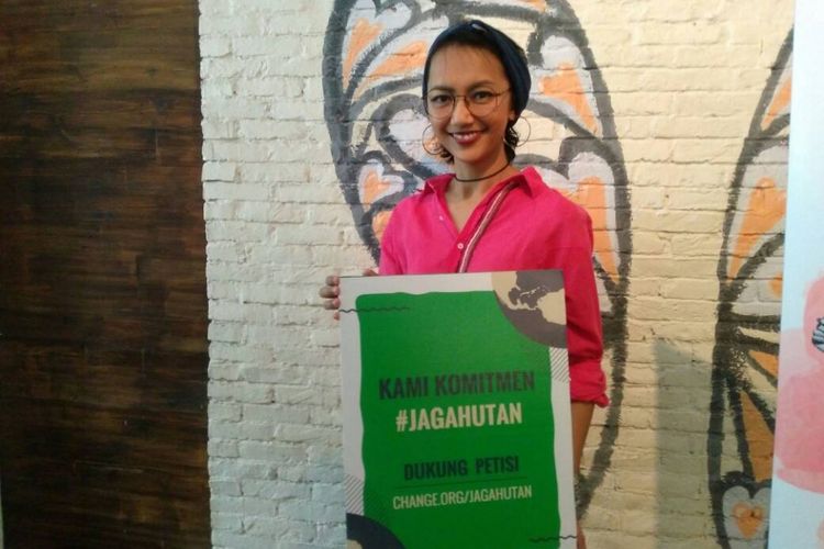 Nina Tamam diabadikan di Kafe Serendipity, Jalan Suryo, Jakarta Selatan, Rabu (10/5/2017).