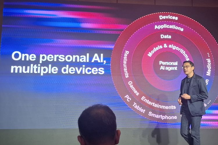 Ivan Cheung, Vice President & Chief Operating Officer, Asia Pacific, Lenovo, mengungkap strategi penamaan Aura di laptop AI mereka. 