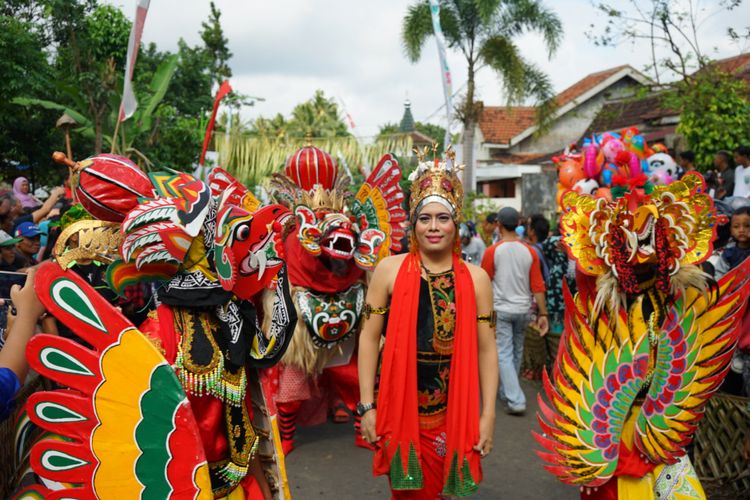 Barong Ider Bumi yang digelar di Desa Kemiren Senin (26/6/2017)