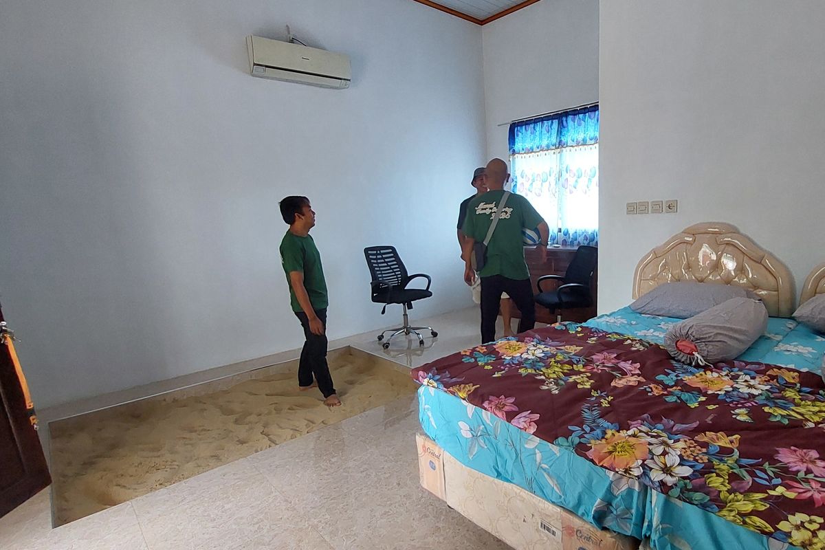 Ket. Foto: Suasana di dalam kamar homestay kasur pasir