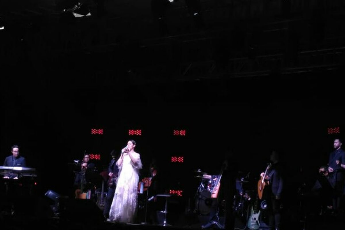 Penyanyi solo Raisa tampil dalam konsernya yang bertajuk Raisa Fermata Intimate Concert di The Hall Senayan City, Jakarta Pusat, Rabu (21/11/2018).