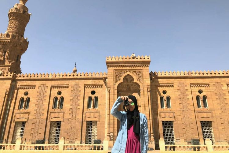 Mala saat berswafoto di salah satu masjid tertua di kota Khartoum, Sudan.