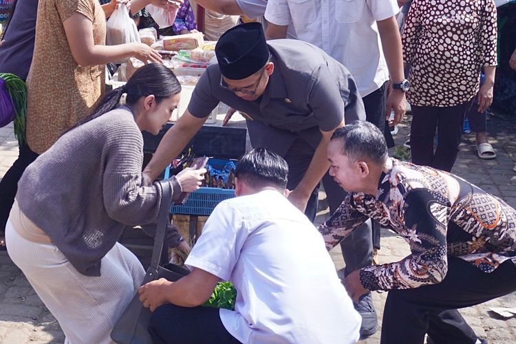 Bupati Batang Debut Akting di 