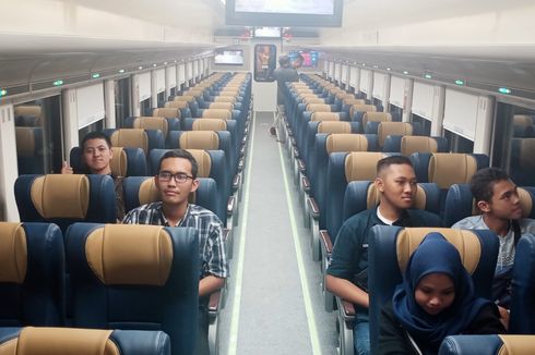 Ngabuburit Unik, Naik Kereta Majapahit Kelas Ekonomi Rasa Eksekutif dari Malang