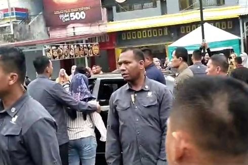 Terobos Paspampres, Emak-emak Minta Jokowi Cabut Izin Tambang Pasir Besi di Seluma