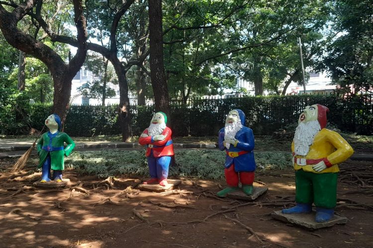 Patung-patung untuk dijadikan spot foto di Taman Lalu Lintas